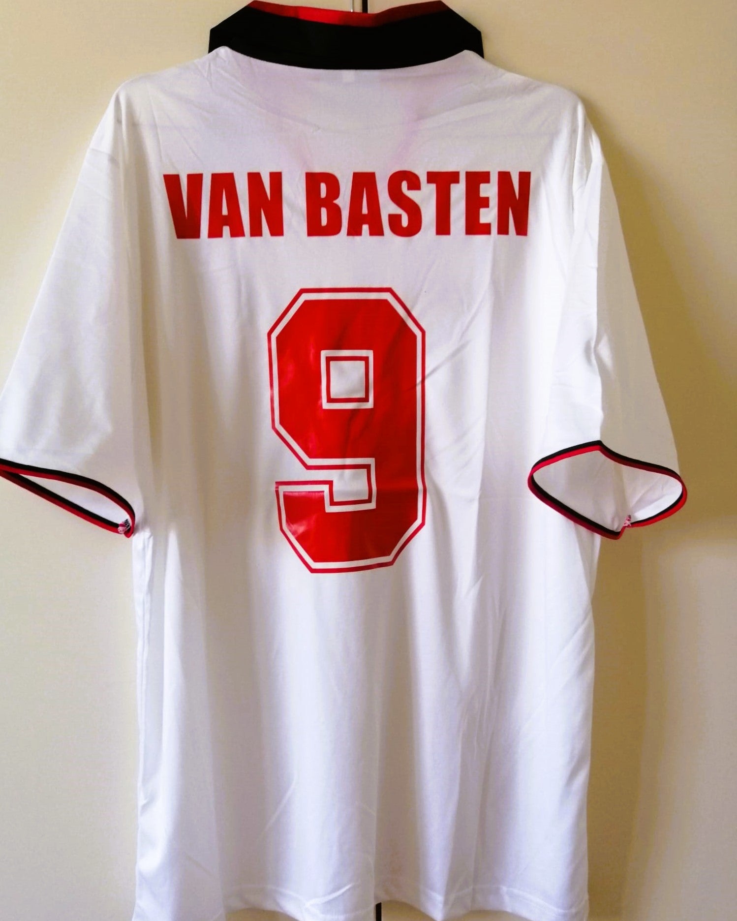 VAN BASTEN MARCO 1988-89 (Mil) 