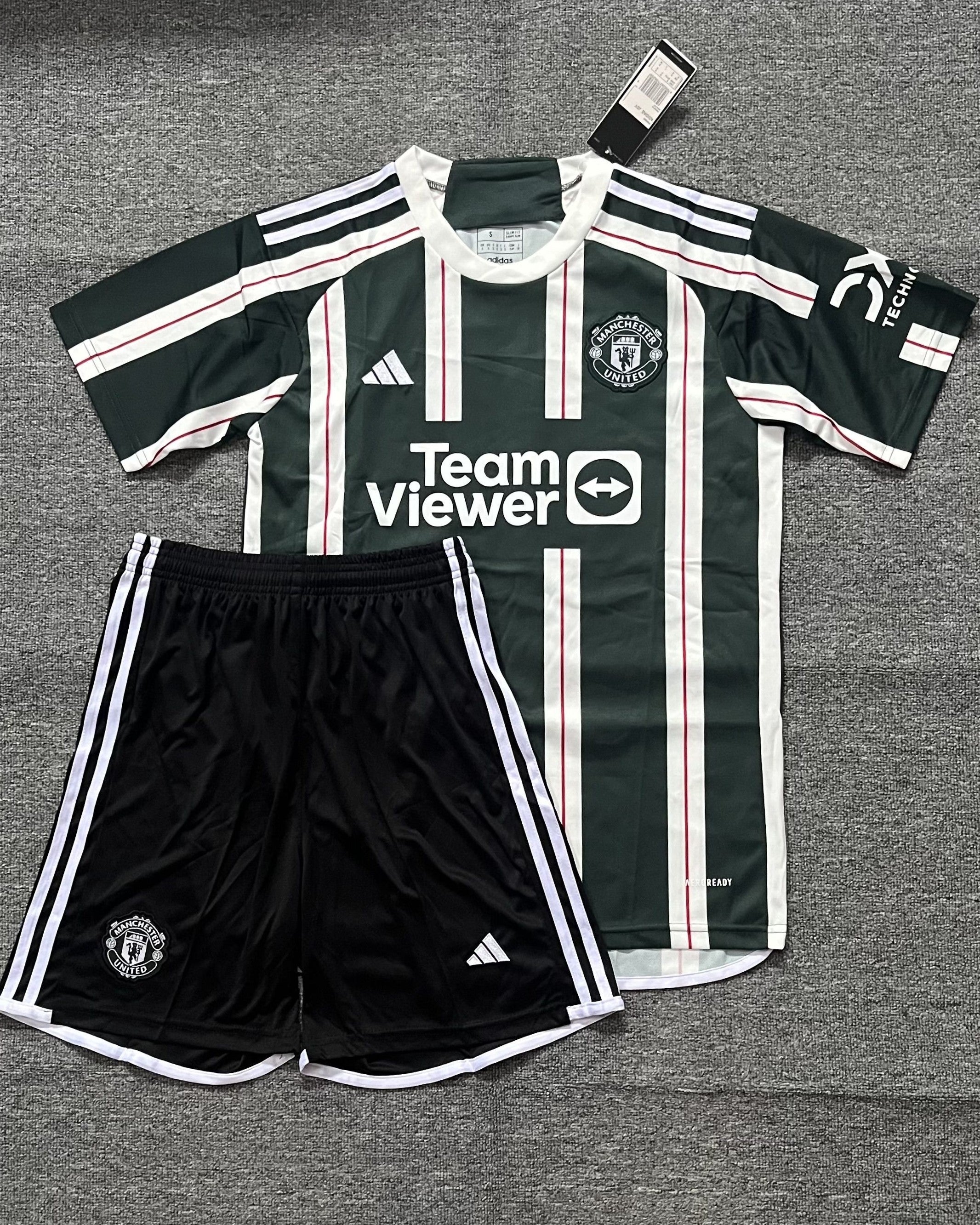 MANCHESTER UNITED Adult Kit