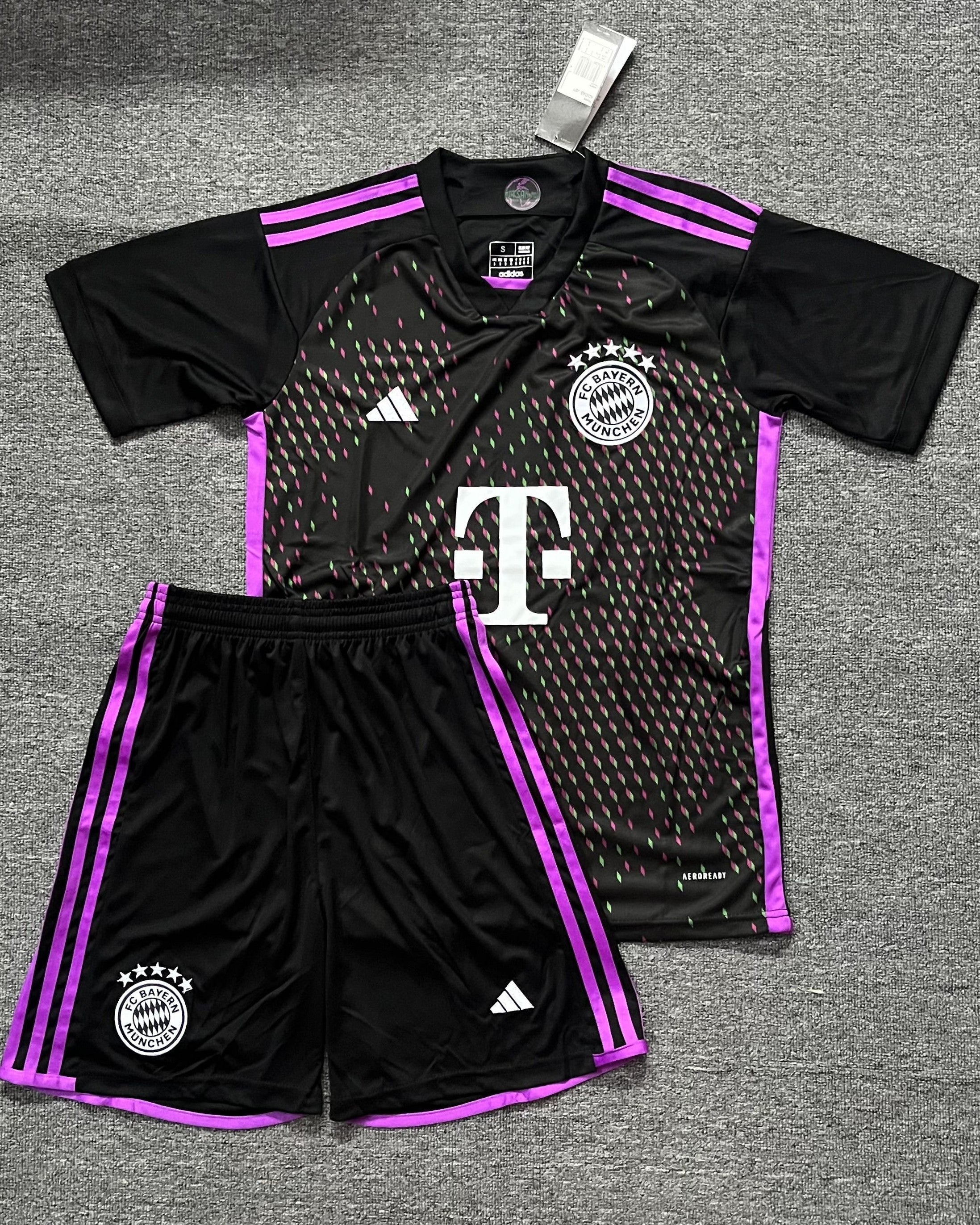 BAYERN MUNCHEN Adult Kit