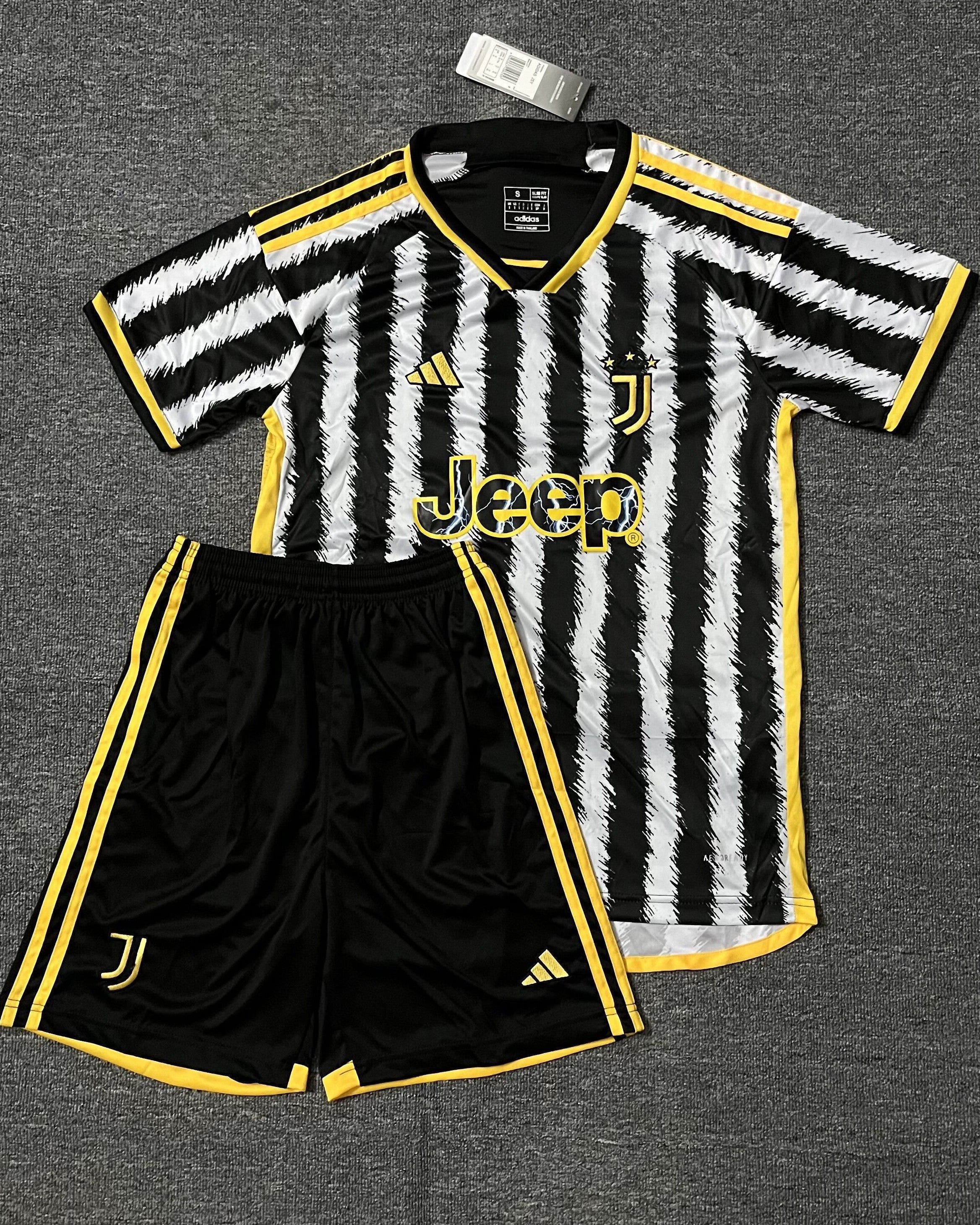 JUVENTUS Adult Kit