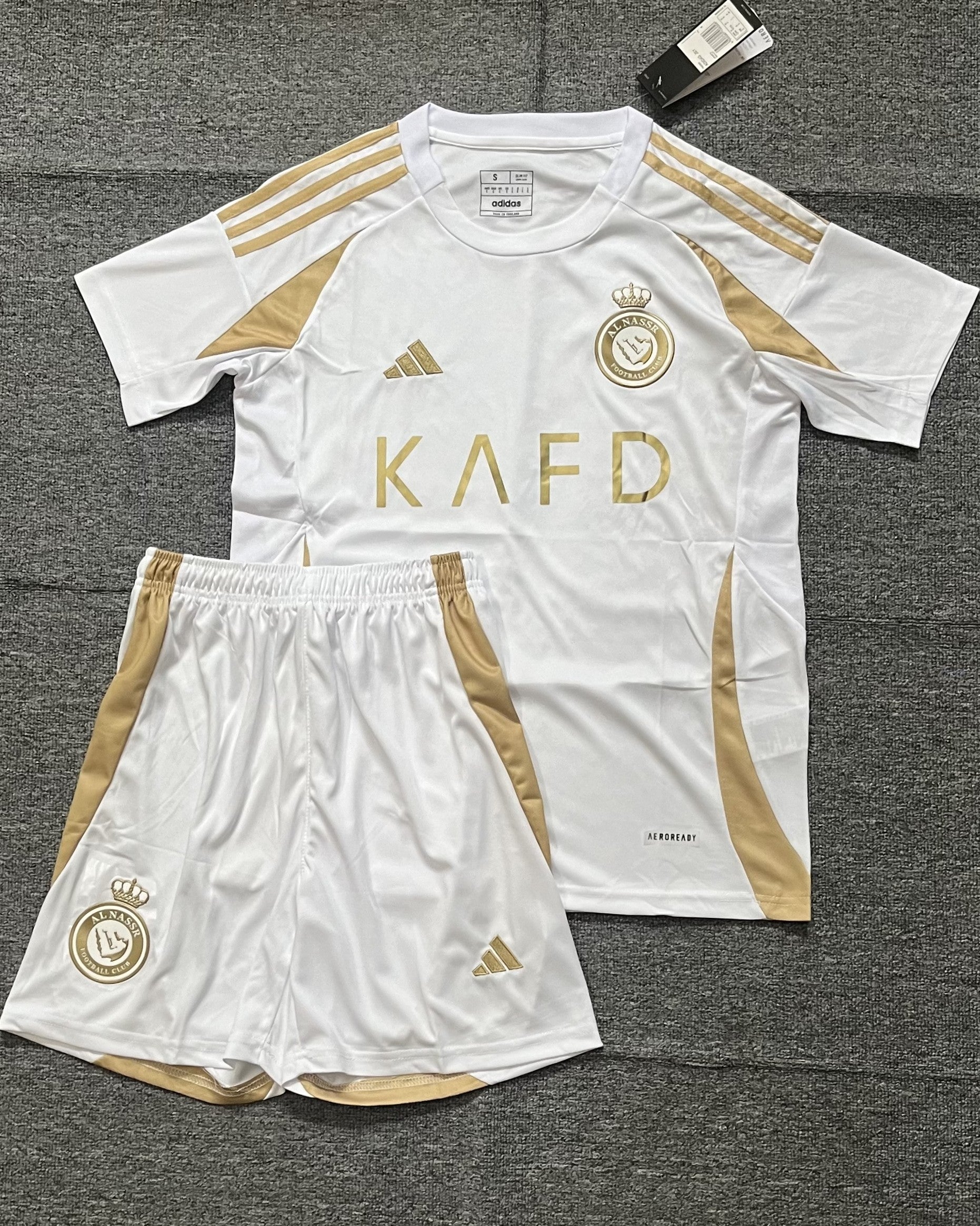 AL NASSR Kit für Erwachsene