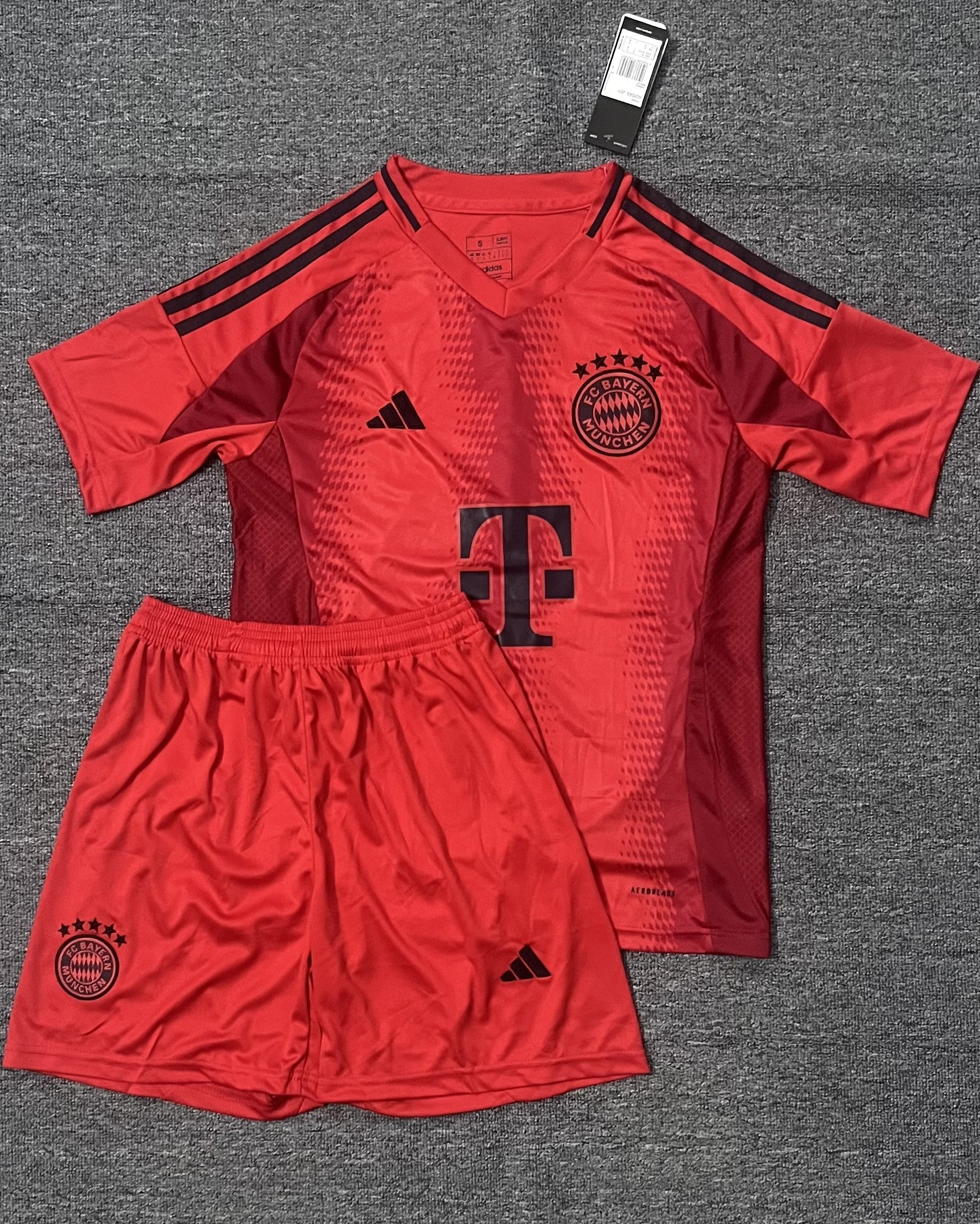 BAYERN MÜNCHEN Erwachsenen-Kit