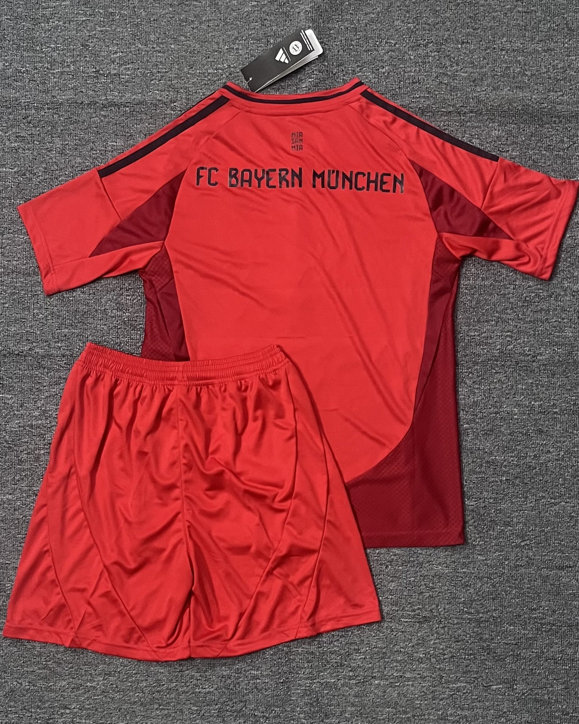 BAYERN MÜNCHEN Erwachsenen-Kit