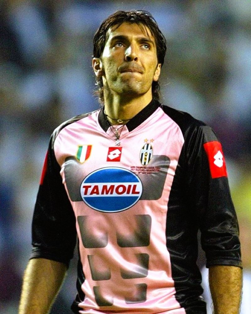 JUVENTUS 2002-03 Gianluigi Buffon - Urbn Football